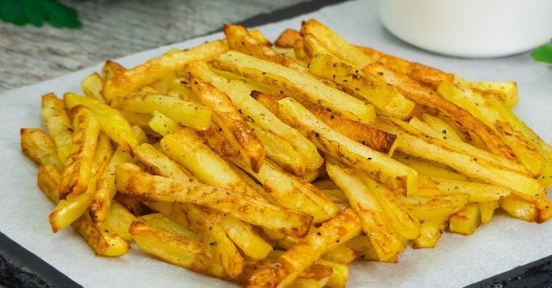 Златни крцкави компирчиња – Неверојатно вкусен и здрав рецепт со кој ќе заборавите на пржењето