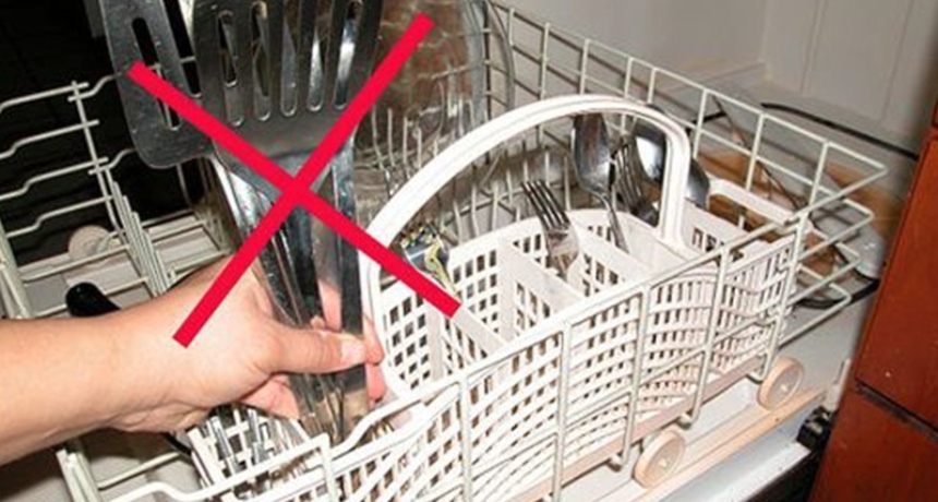 Какую посуду нельзя мыть в посудомоечной. Пластиковая посуда в посудомойке. Посудомойка для банок. Чугун в посудомоечной машине. Банки в посудомоечной машине.