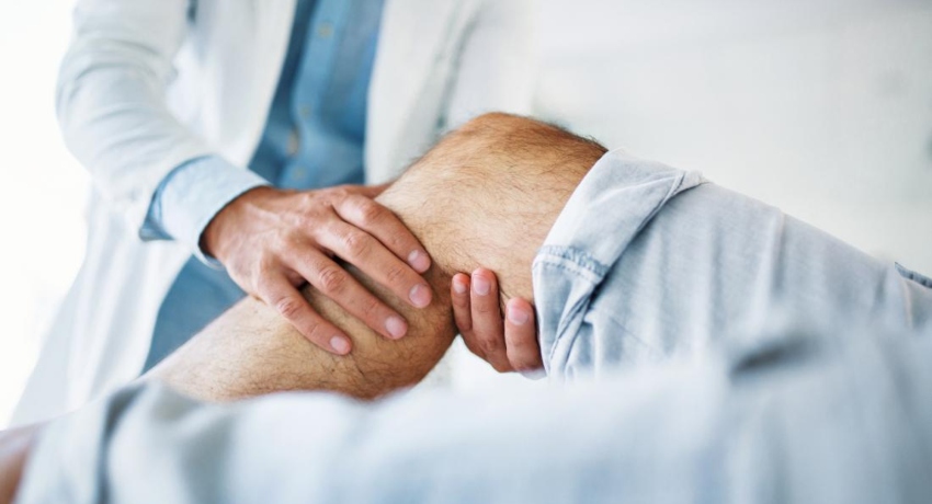 Болка во коленото: 7 најчести причини за нејзина појава и 7 корисни совети како да ја третирате во домашни услови