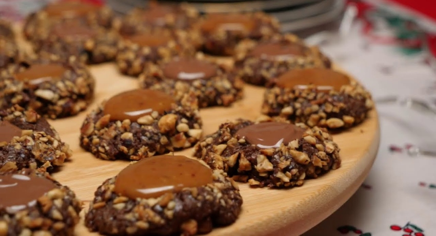 Слатки „гнезда“ полнети со карамела и чоколадо, обвиктани во лешници – Совршениот празничен десерт