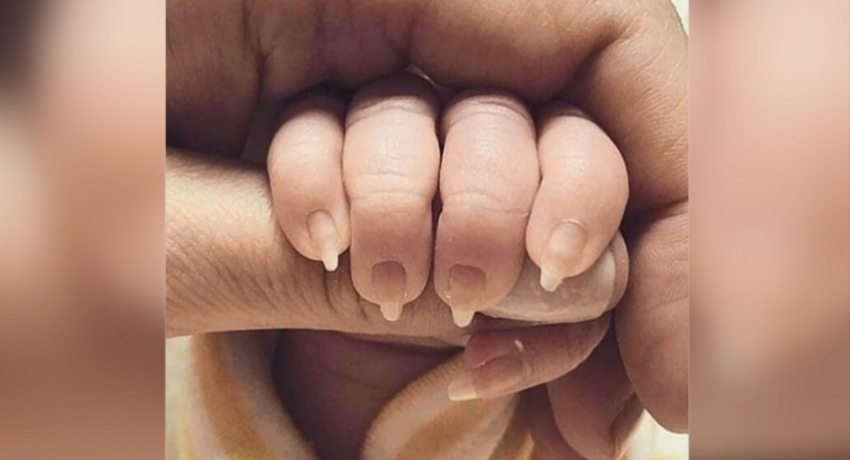 Родители добија огромен број на критики за направениот маникир на нивното новороденче